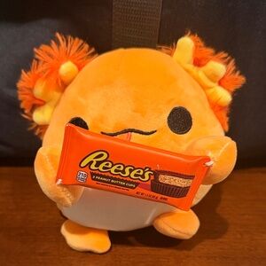 Snackles (Reese's) Axolotl Plush by ZURU